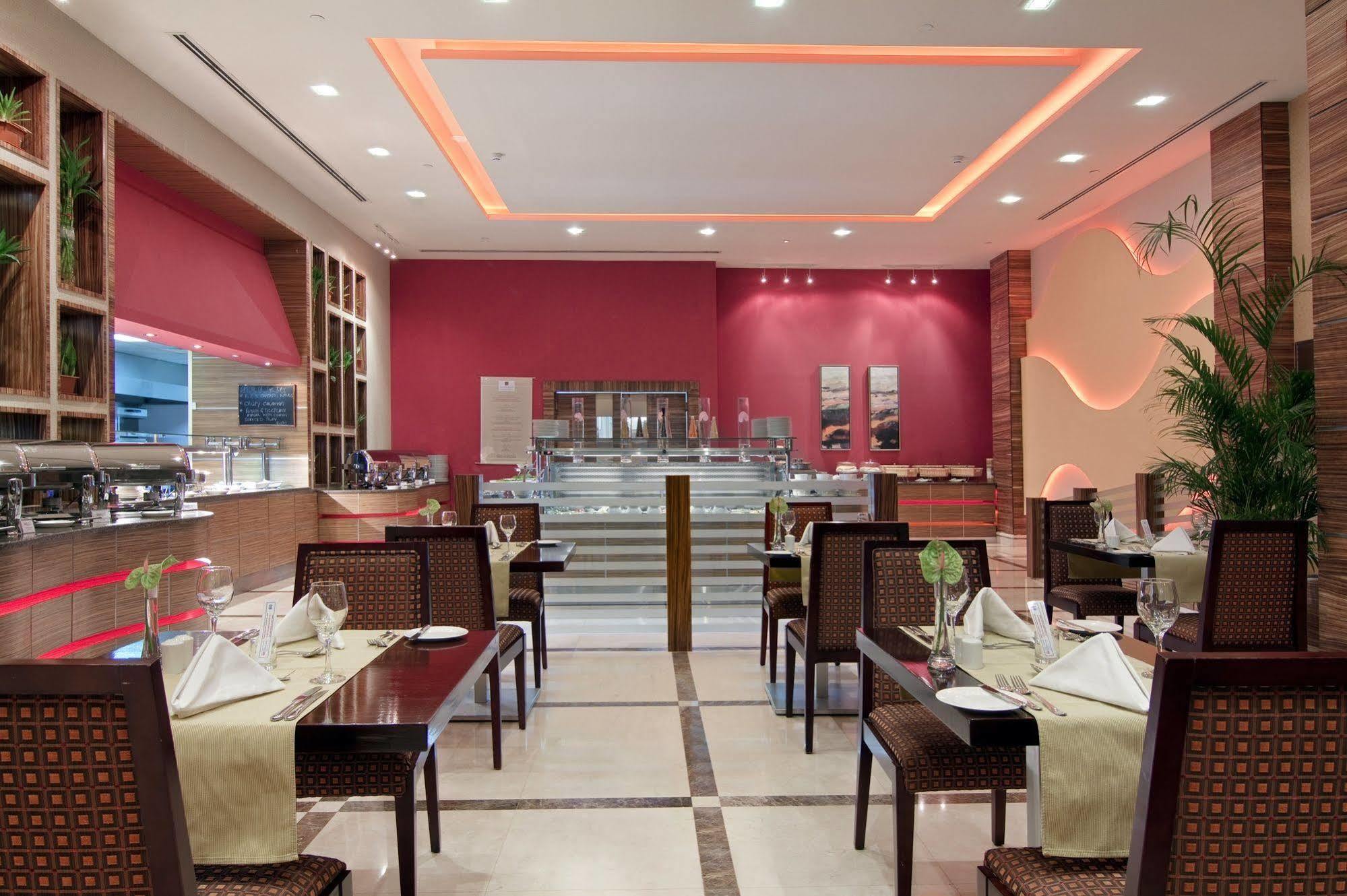 Hilton Garden Inn Riyadh Olaya Restaurant bilde